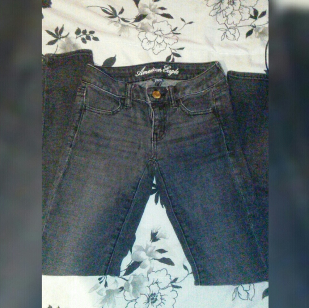 Grey american eagle skinny jeans.